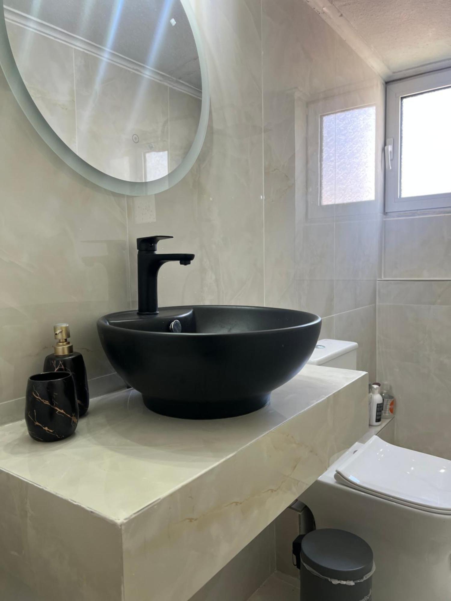 Christina_Apt خانيا المظهر الخارجي الصورة